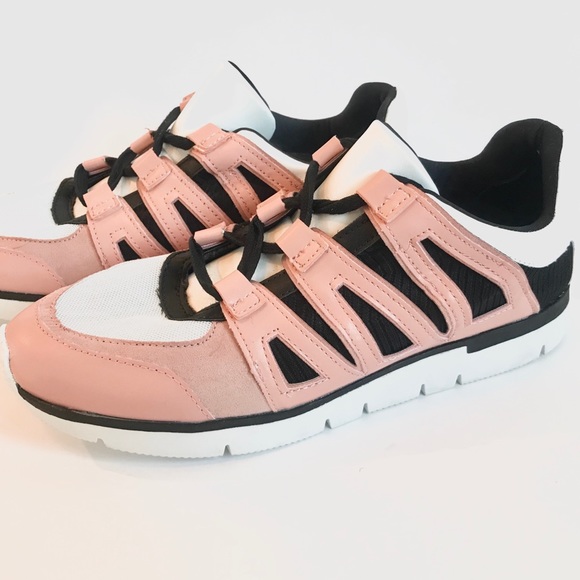 •NWOT• Women’s Blush Lace Up Sneakers! Size 10. - Picture 2 of 5